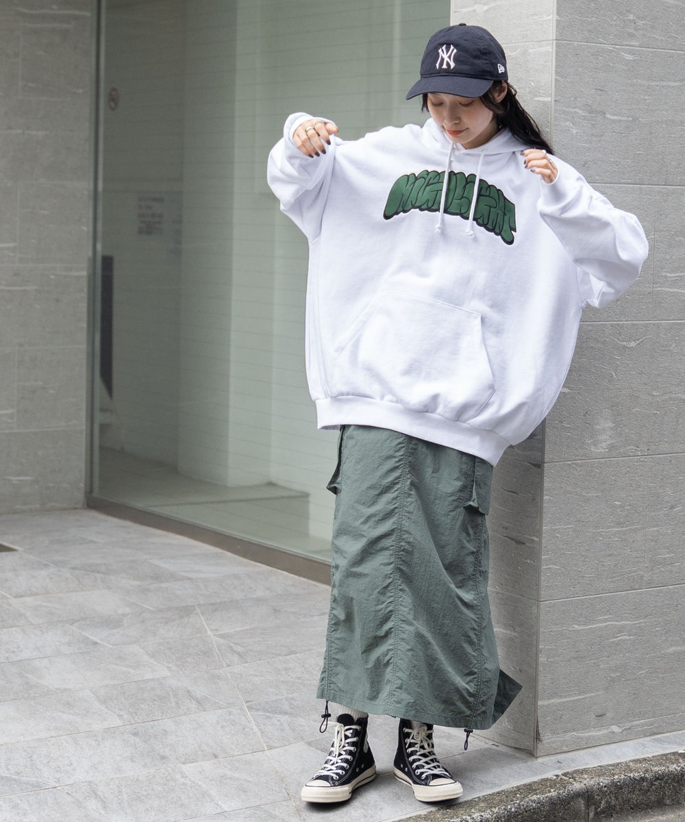 ホワイト モデル：161cm L着用