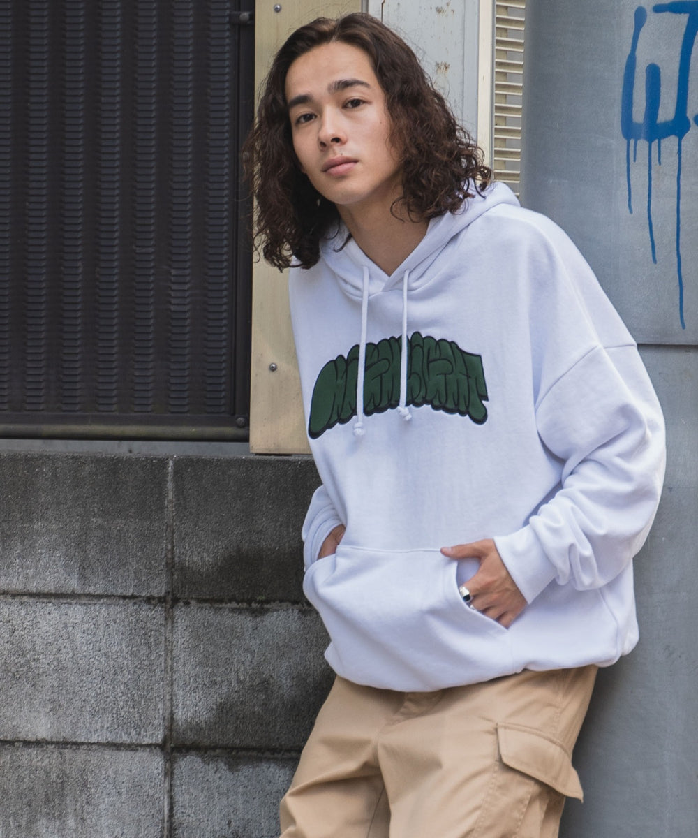 ホワイト モデル：174㎝ L着用