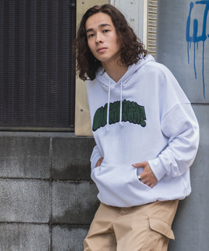 ホワイト モデル：174㎝ L着用