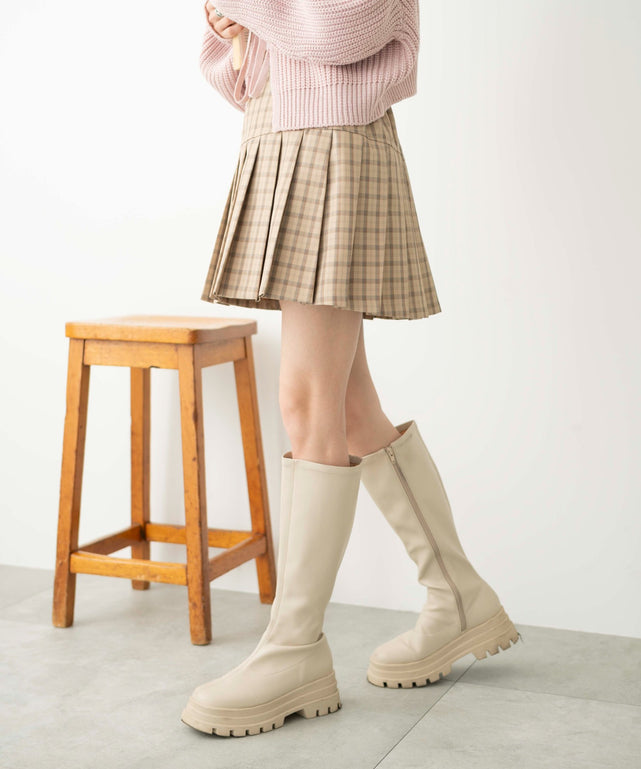 ベージュ系チェック　モデル:161cm M着用