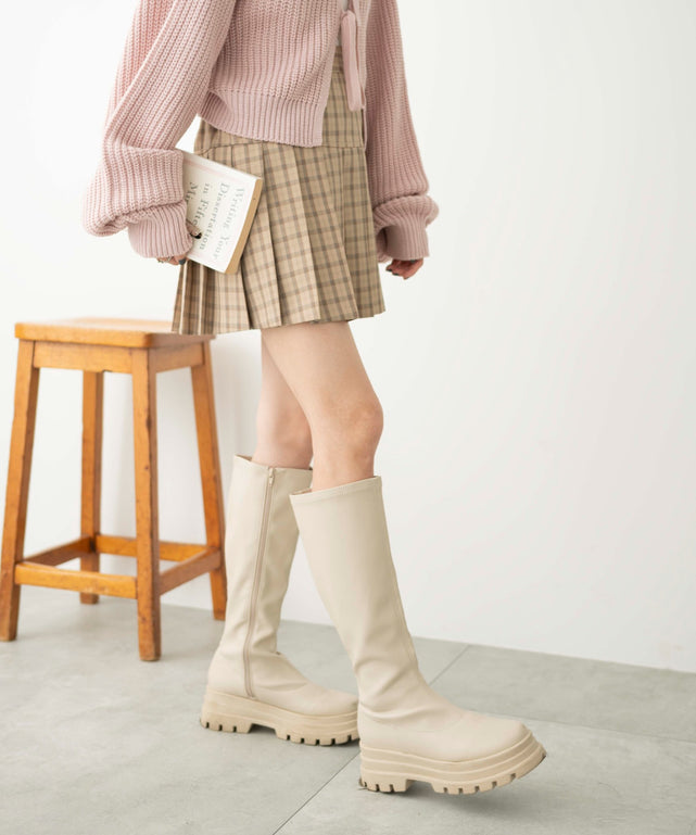 ベージュ系チェック　モデル:161cm M着用