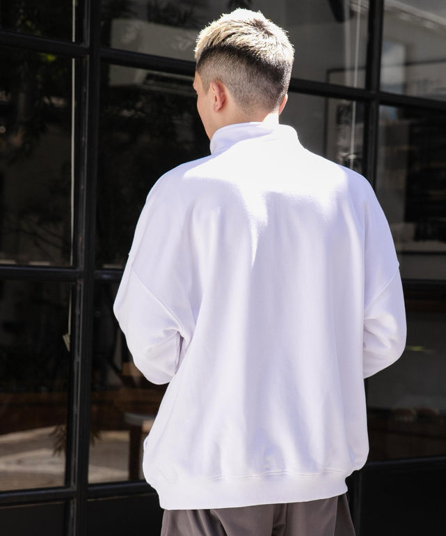 ホワイト モデル：178cm L着用