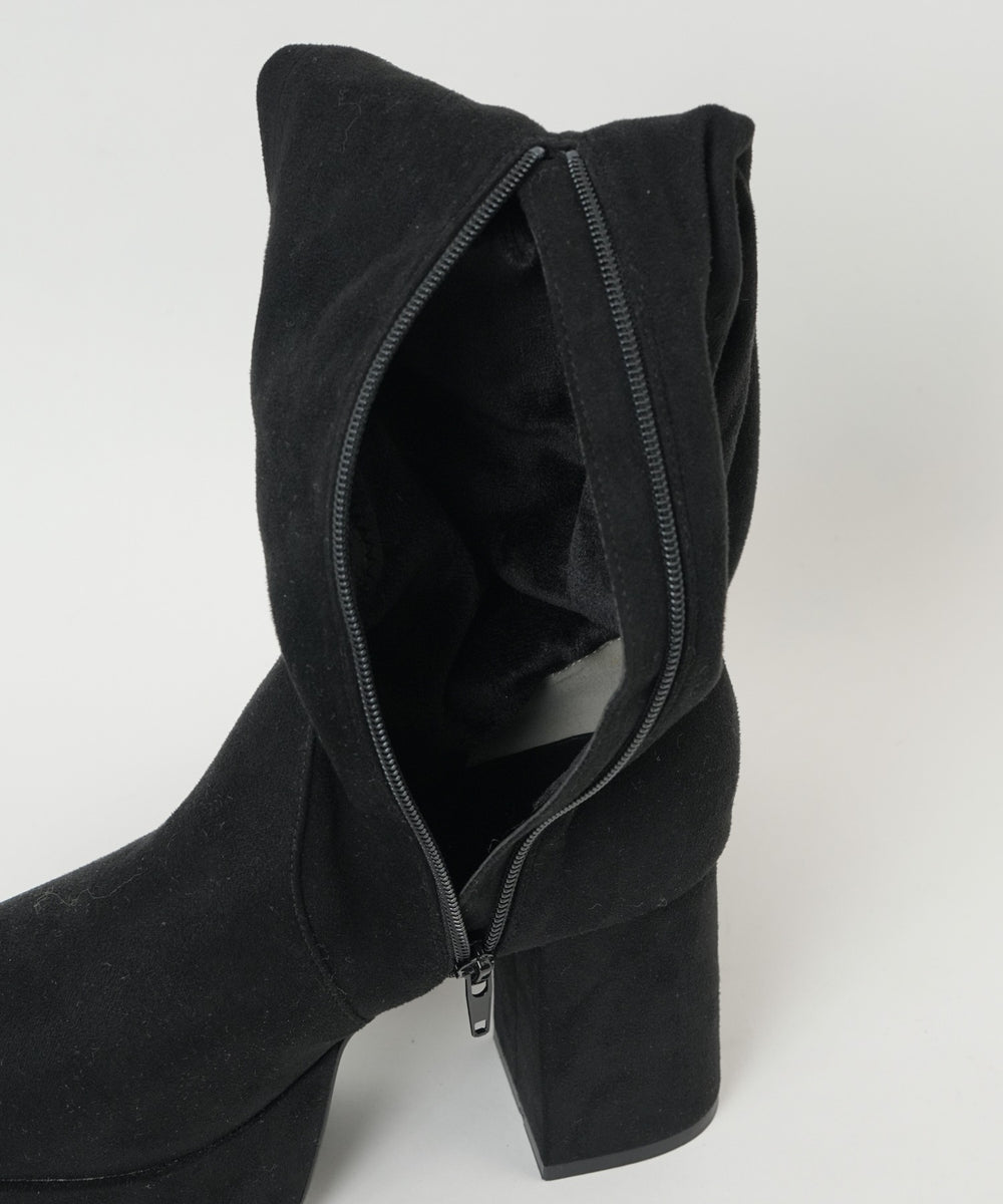 ニーハイブーツ