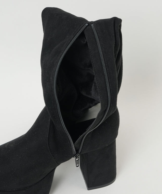 ニーハイブーツ