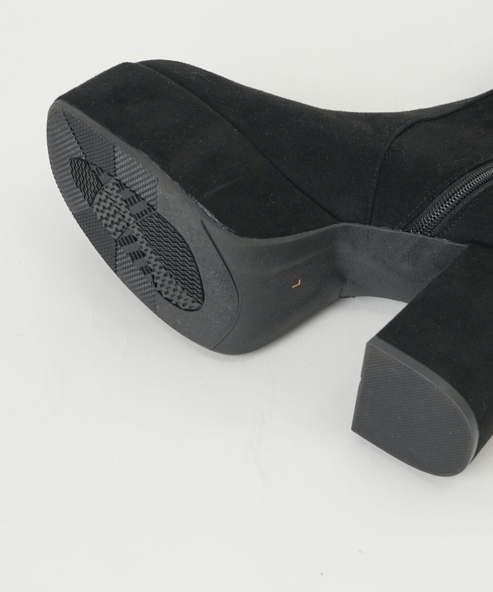 ニーハイブーツ