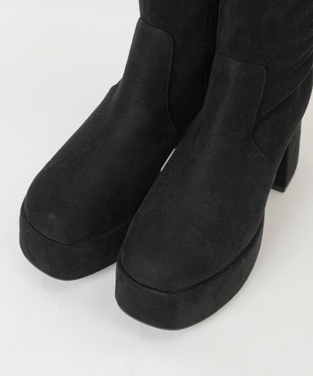 ニーハイブーツ