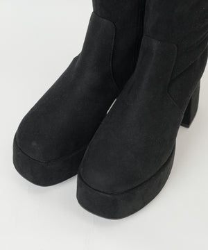 ニーハイブーツ