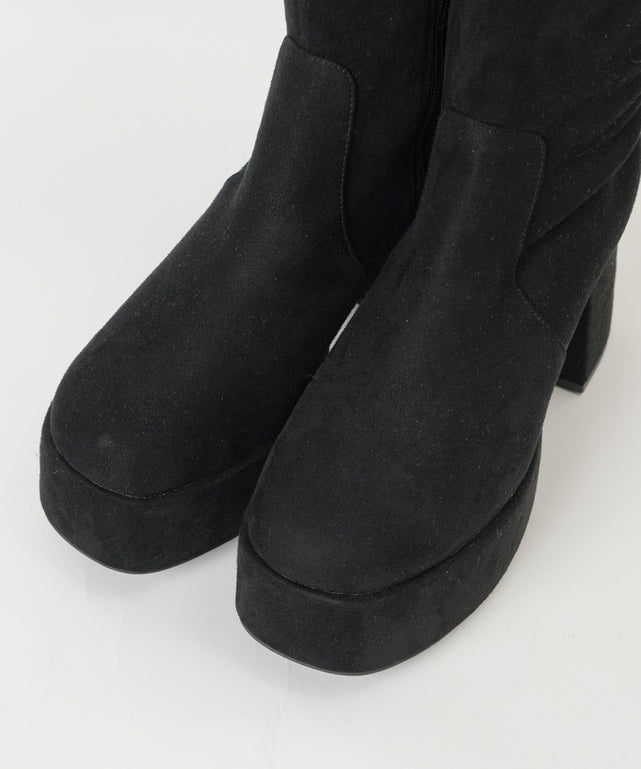 ニーハイブーツ