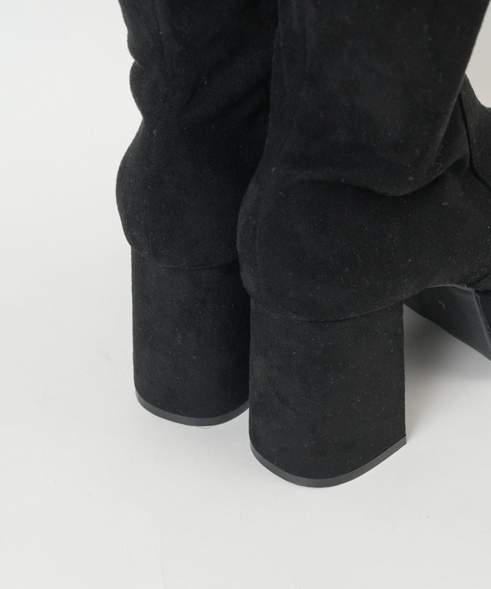 ニーハイブーツ