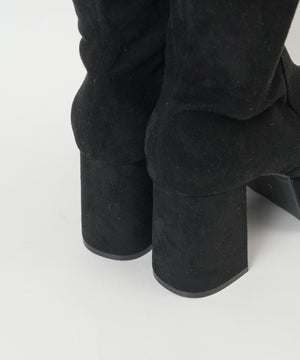 ニーハイブーツ