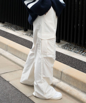 オフホワイト　モデル：159cm M着用