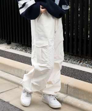 オフホワイト　モデル：159cm M着用