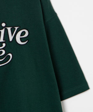 アクセ付きグラフィックT