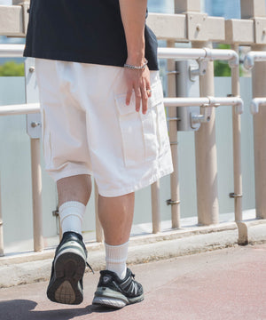 ホワイト モデル：174cm L着用