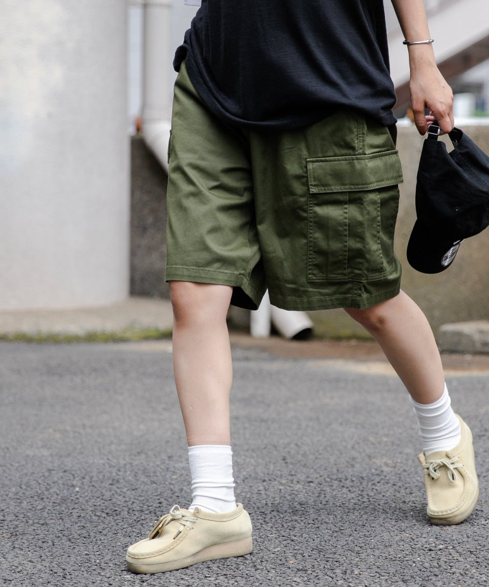 カーキ モデル：166cm L着用