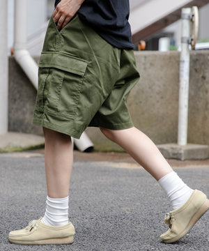 カーキ モデル：166cm L着用