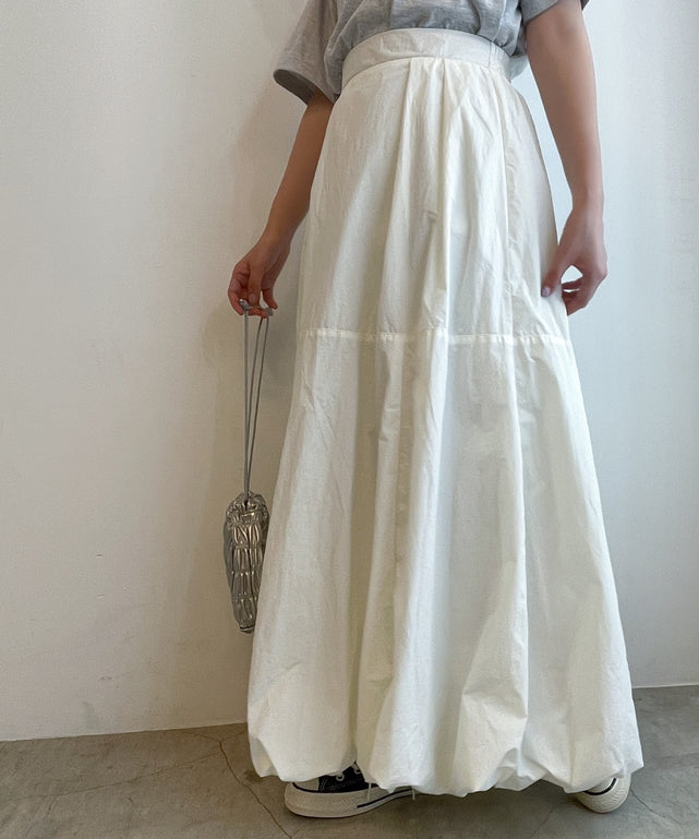 バルーンシルエットナイロンスカート【一部店舗限定】/オフホワイト モデル：155cm F着用