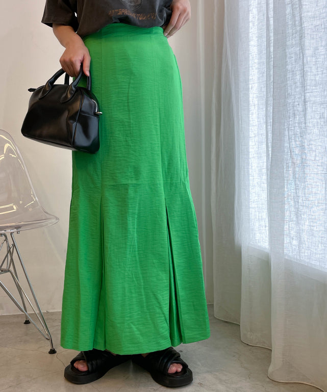 リネンタッチタックマーメイドスカート【一部店舗限定】/グリーン　モデル:160cm F着用