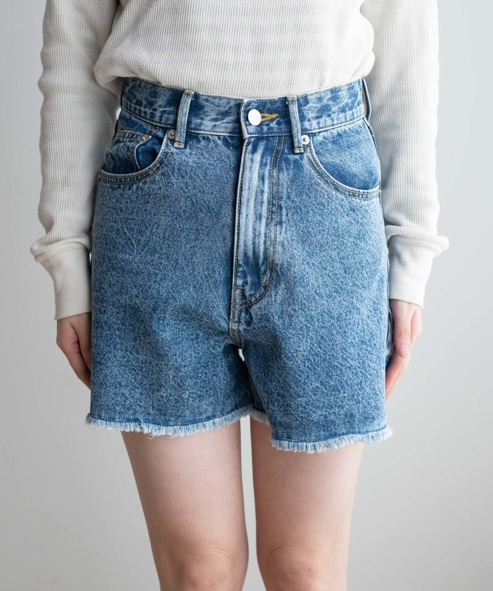 デニム中濃加工 モデル：160cm M着用