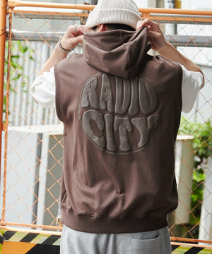 ブラウン モデル：180cm L着用