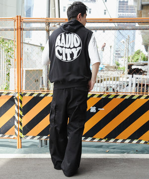 ブラック モデル：180cm L着用