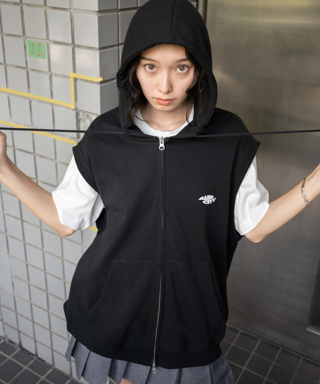 ブラック モデル：161cm L着用