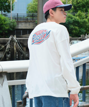 ホワイト モデル：180cm L着用