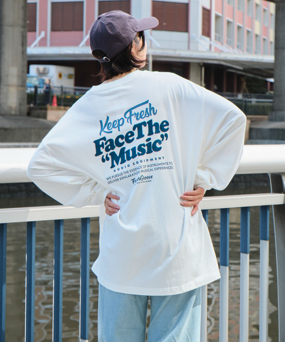 ホワイト モデル：160cm L着用