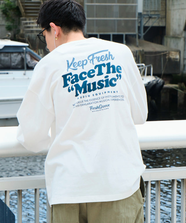 ホワイト モデル：180cm L着用