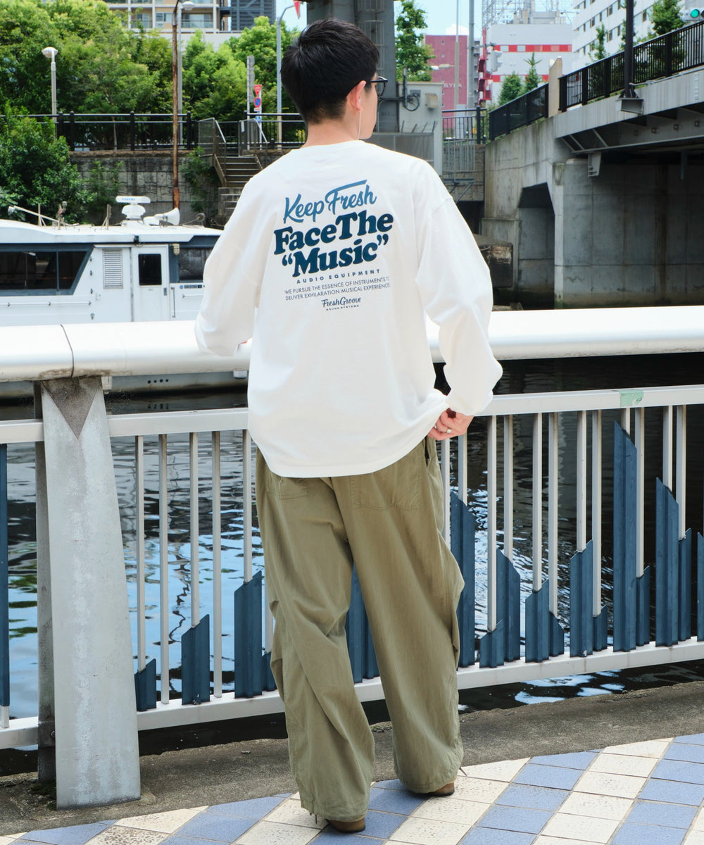 ホワイト モデル：180cm L着用