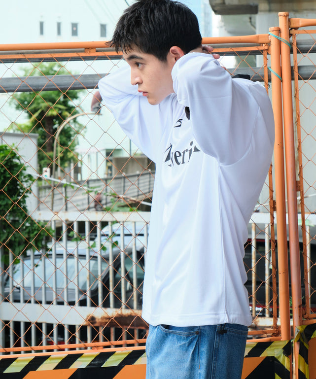 ホワイト モデル：180cm L着用