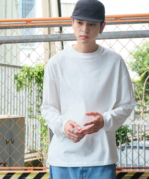 ホワイト モデル：180cm L着用