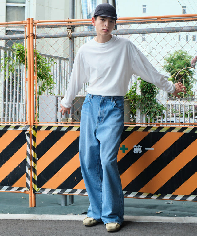 ホワイト モデル：180cm L着用