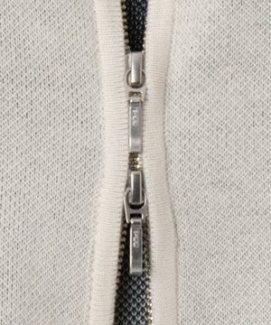 WZIPスターモチーフニット