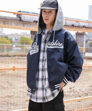 ネイビー モデル：174cm L着用