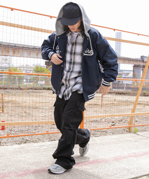 ネイビー モデル：174cm L着用