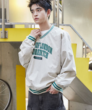 ベージュ　モデル:180cm L着用