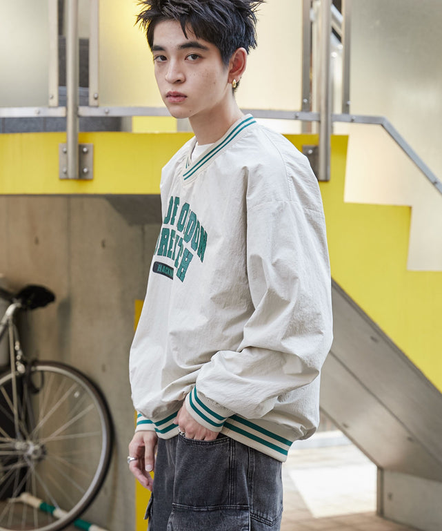 ベージュ　モデル:180cm L着用