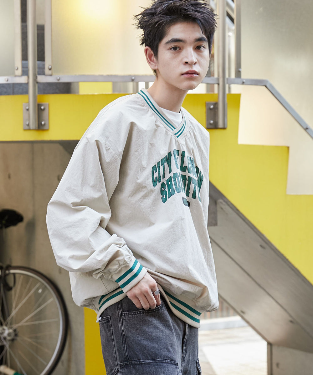 ベージュ　モデル:180cm L着用