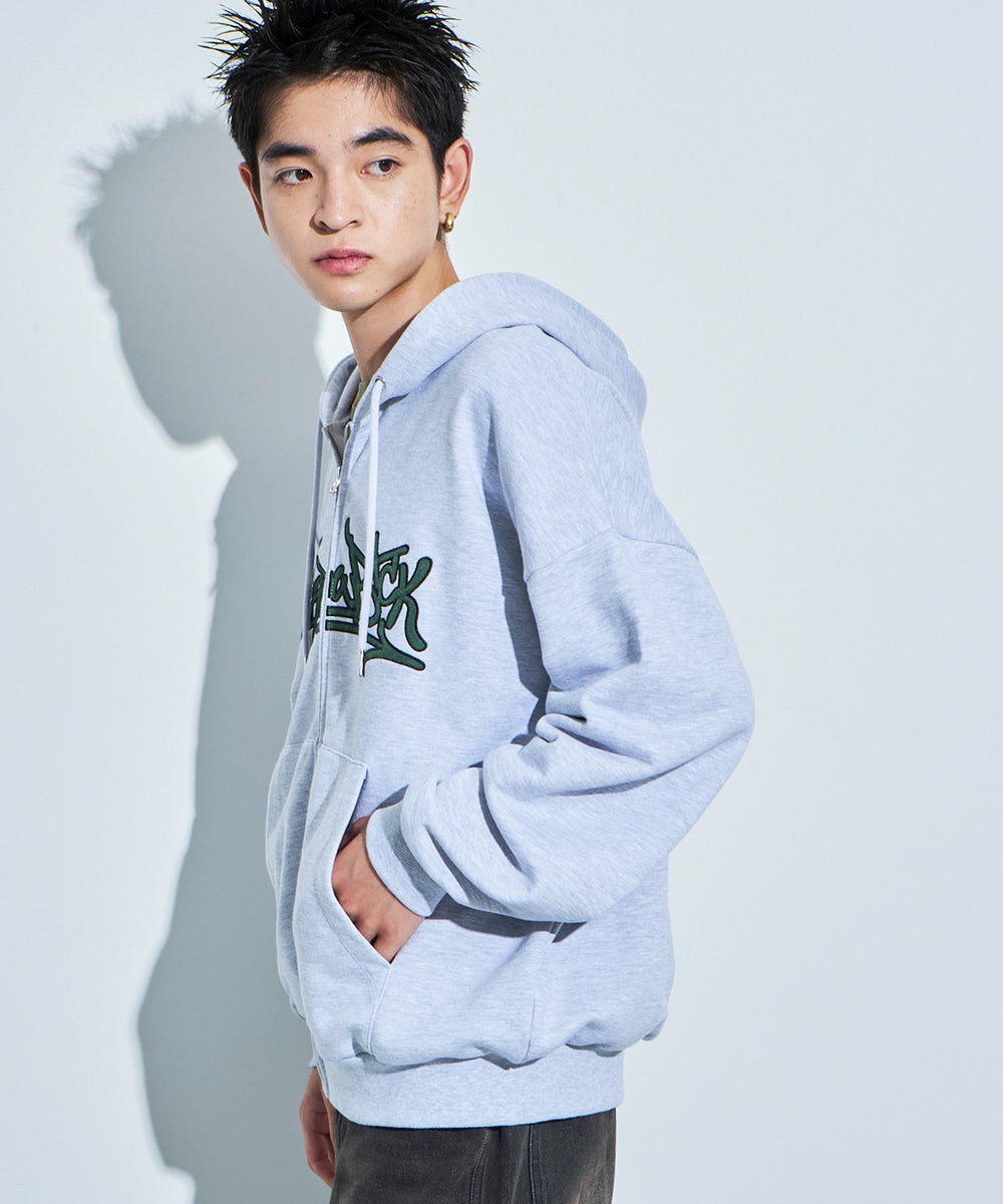 アッシュグレー モデル：180cm L着用