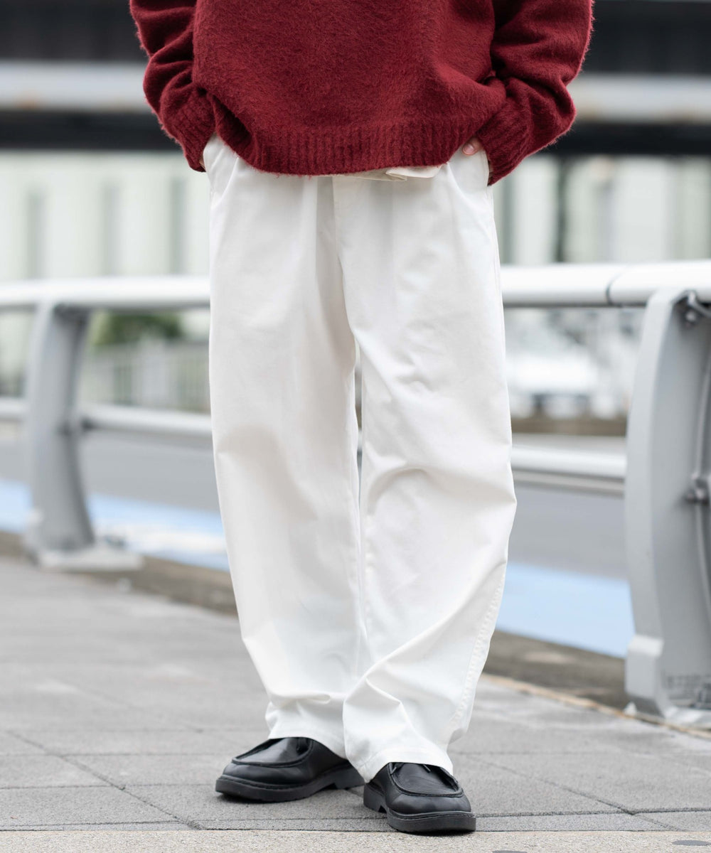 ホワイト  モデル：175cm L着用