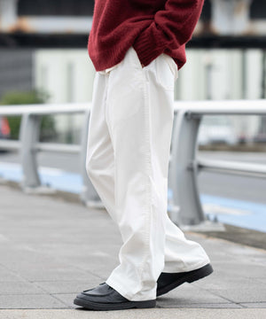 ホワイト  モデル：175cm L着用