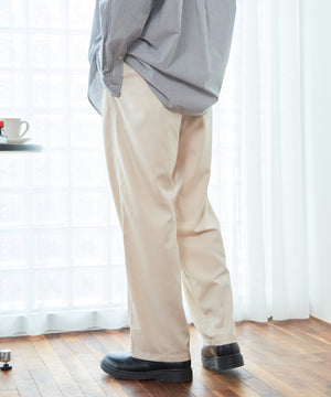 Lベージュ モデル：177cm L着用