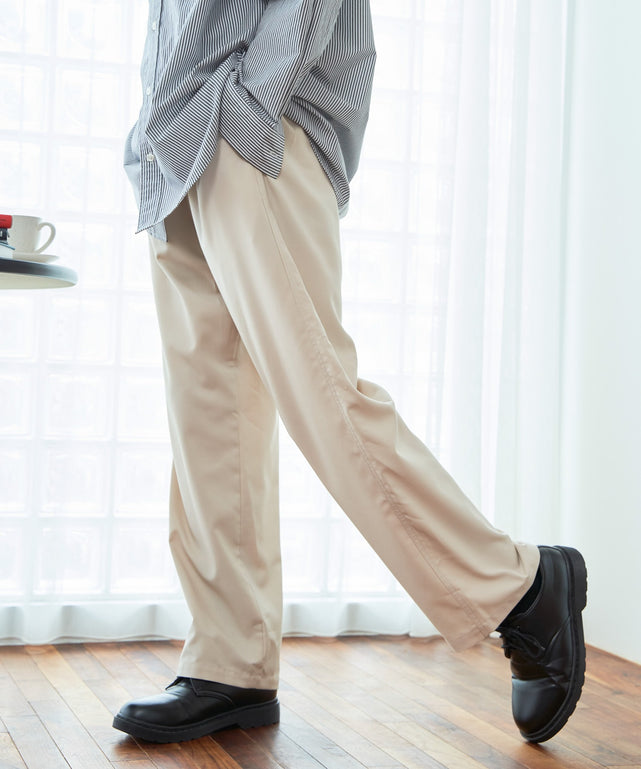 Lベージュ モデル：177cm L着用