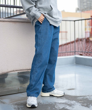 デニム中濃加工 モデル：161cm S着用