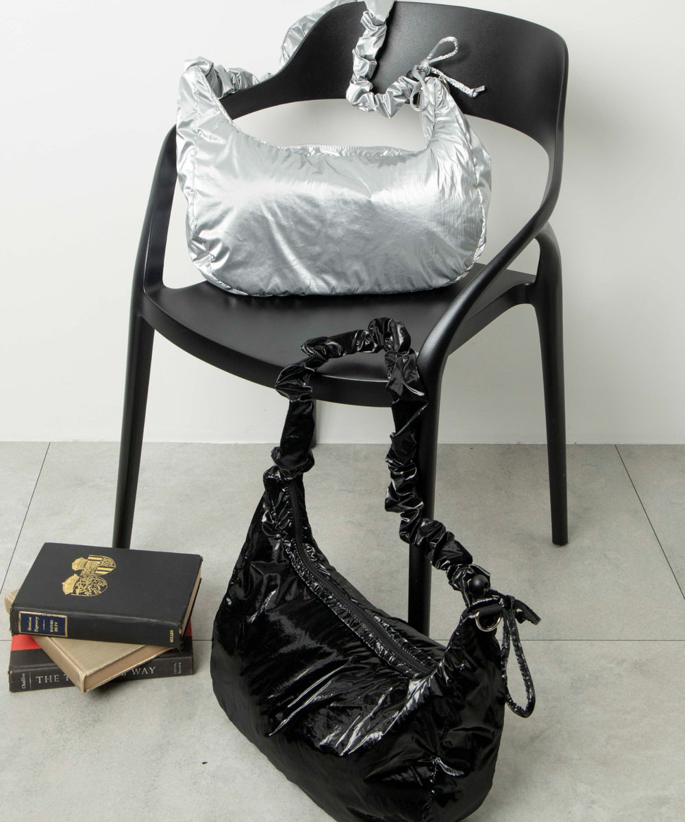 ハーフムーンドロストショルダー