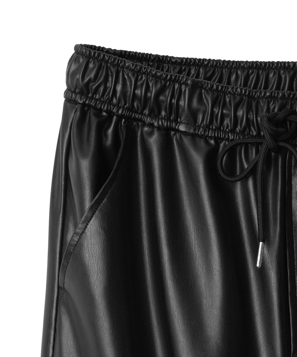 合皮パラシュートカーゴパンツ