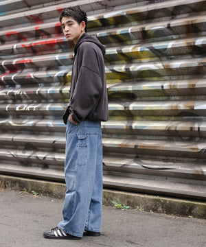 デニム淡加工 モデル：180cm L着用