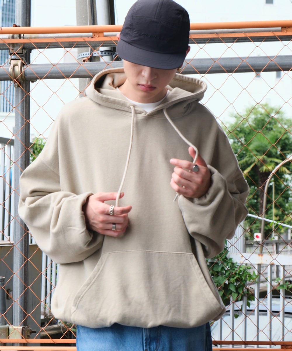 ベージュソノタ モデル：180cm L着用