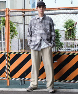 ベージュソノタ モデル：180cm L着用